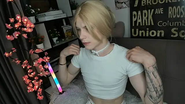 Snapshot of TwinkWhite chatting on 05.30.26 TwinkWhite online show from 05.30.26