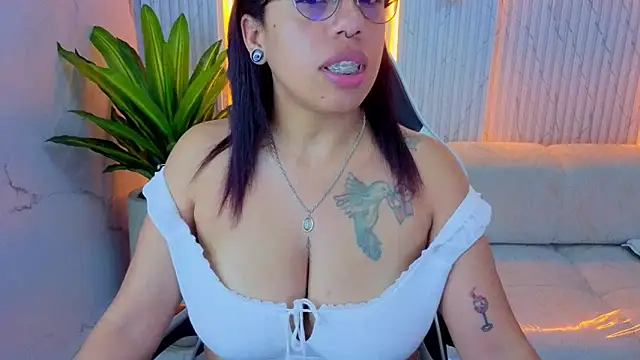 Snapshot of valerytp chatting on 04.14.26 valerytp online show from 04.14.26