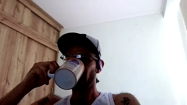 Snapshot of andrew_1520 chatting on 11.07.25 andrew 1520 online show from 11.07.25