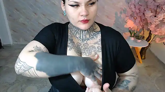 Snapshot of sherlytattos chatting on 07.17.26 sherlytattos online show from 07.17.26