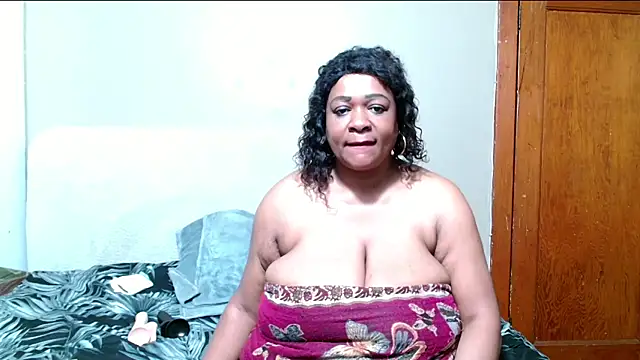 Snapshot of BUSTYQUEEN56_ chatting on 07.14.26 BUSTYQUEEN56 online show from 07.14.26