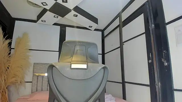 Snapshot of DeboraCopper_ chatting on 04.14.26 DeboraCopper online show from 04.14.26