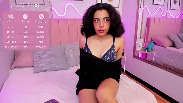 AURORAMILLSS online show from 04.18.26