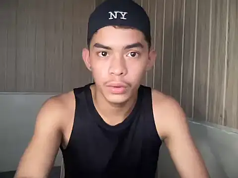 Snapshot of yourhotasian_jhonpol16 chatting on 06.16.26 yourhotasian jhonpol16 online show from 06.16.26