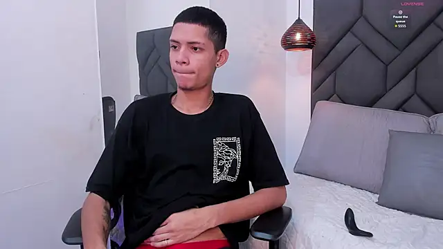 Snapshot of Axel_marcus chatting on 04.11.26 Axel marcus online show from 04.11.26