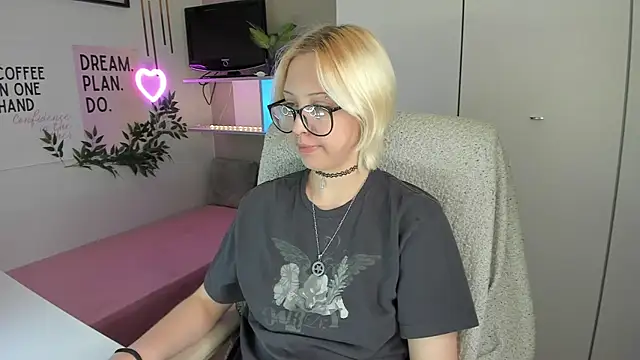 Snapshot of Neko_Sora chatting on 05.18.26 Neko Sora online show from 05.18.26