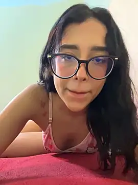 Snapshot of milakitti chatting on 04.25.26 milakitti online show from 04.25.26