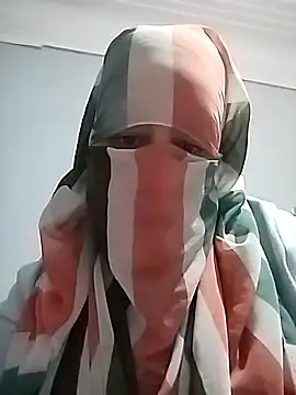 Snapshot of MiddlingVicarage chatting on 04.12.26 MiddlingVicarage online show from 04.12.26