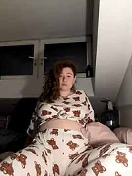Snapshot of AmeliFoxi chatting on 04.15.26 AmeliFoxi online show from 04.15.26