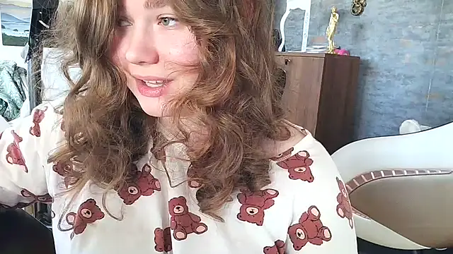 Snapshot of AmeliFoxi chatting on 04.23.26 AmeliFoxi online show from 04.23.26