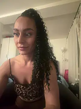 CurlyRouge online show from 05.19.26