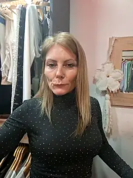 Snapshot of prretty15 chatting on 07.18.26 prretty15 online show from 07.18.26