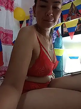 Snapshot of LuluDream chatting on 06.20.26 LuluDream online show from 06.20.26