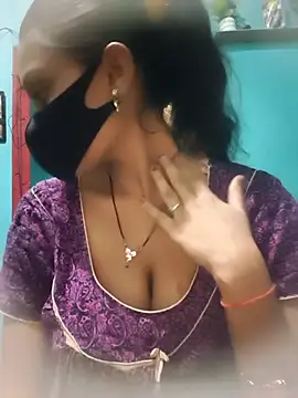 Snapshot of BaddieUnleashed chatting on 04.14.26 BaddieUnleashed online show from 04.14.26