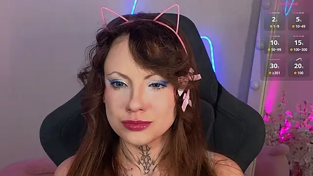 Snapshot of EricaMoonn chatting on 04.19.26 EricaMoonn online show from 04.19.26