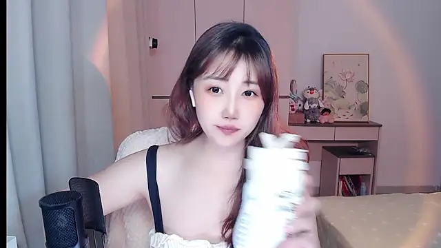 Snapshot of MissBunny_2026 chatting on 05.12.26 MissBunny 2026 online show from 05.12.26