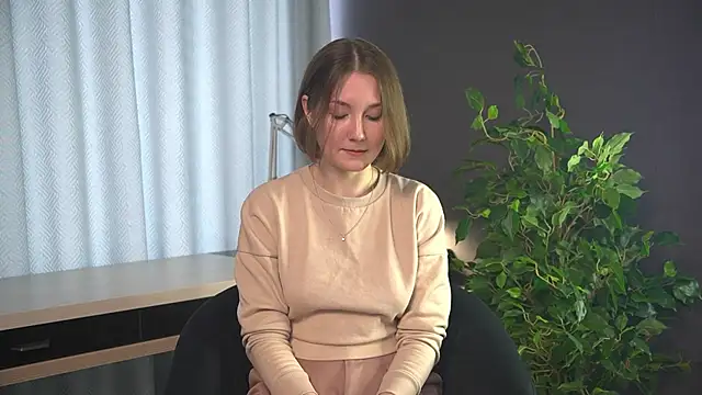 Snapshot of DottyKutzer chatting on 04.14.26 DottyKutzer online show from 04.14.26