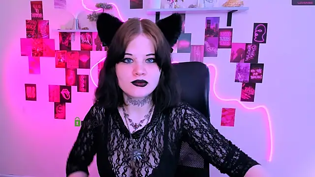 nikki kiss  online show from 05.25.26