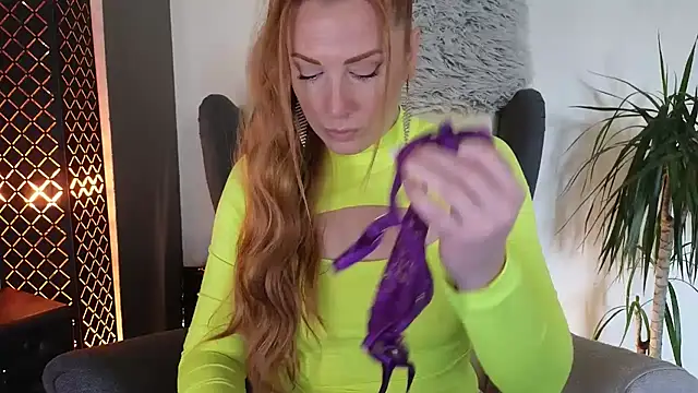 Snapshot of Sharon_Red chatting on 10.31.25 Sharon Red online show from 10.31.25