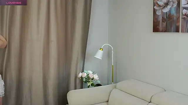 Snapshot of RenateVashaw chatting on 05.03.26 RenateVashaw online show from 05.03.26