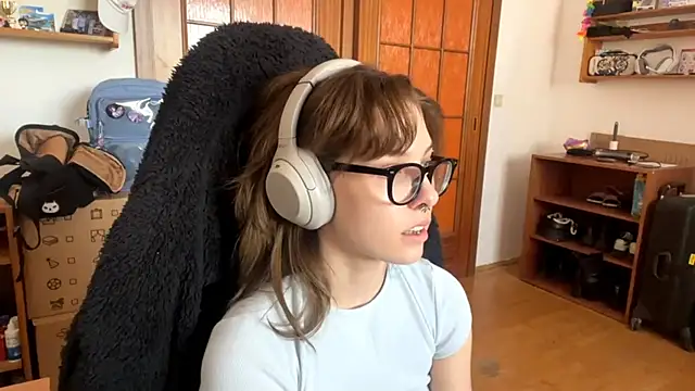 PillowPeachX online show from 04.22.26