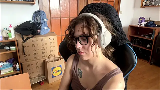 PillowPeachX online show from 05.12.26