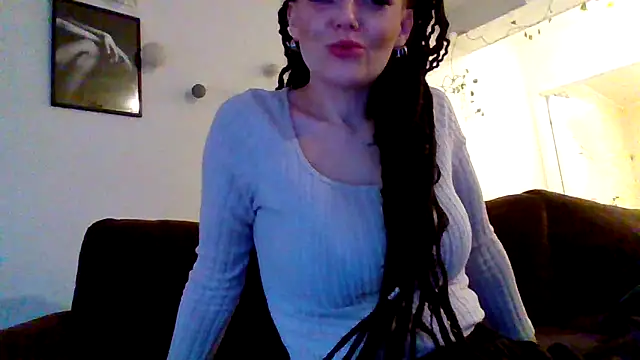 Snapshot of shyhornymommy chatting on 04.21.26 shyhornymommy online show from 04.21.26
