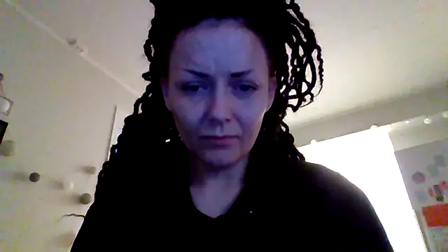 Snapshot of shyhornymommy chatting on 04.24.26 shyhornymommy online show from 04.24.26