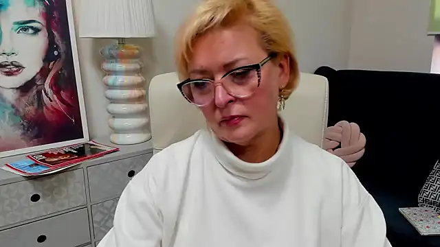 Snapshot of luna_xfantasy chatting on 04.28.26 luna xfantasy online show from 04.28.26
