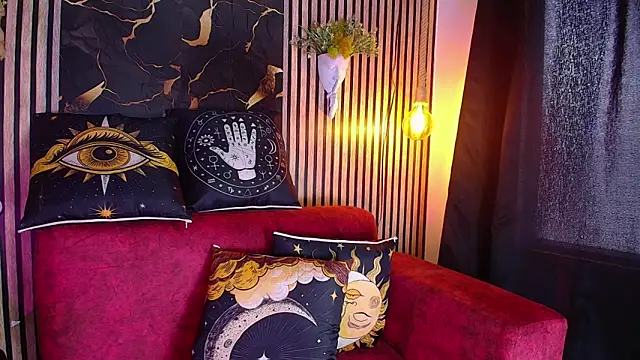 Snapshot of Atenea_Red chatting on 05.08.26 Atenea Red online show from 05.08.26