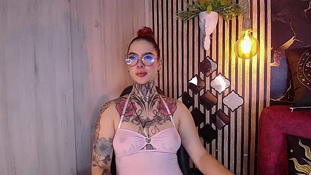 Snapshot of Atenea_Red chatting on 05.13.26 Atenea Red online show from 05.13.26
