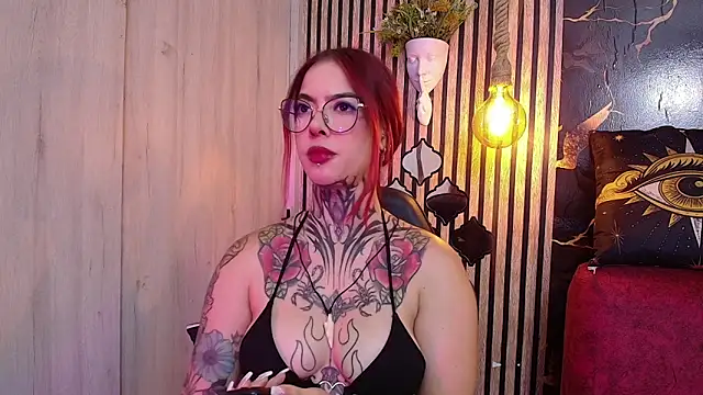Snapshot of Atenea_Red chatting on 05.26.26 Atenea Red online show from 05.26.26