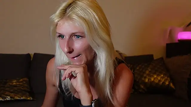 Snapshot of barbiplaymate chatting on 01.16.25 barbiplaymate online show from 01.16.25