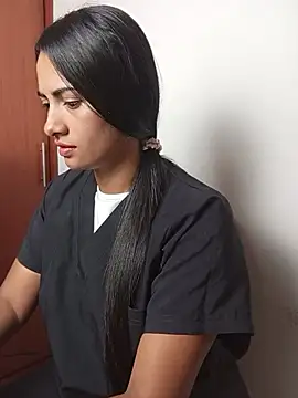 Snapshot of DaniellaGiraldo chatting on 05.13.26 DaniellaGiraldo online show from 05.13.26