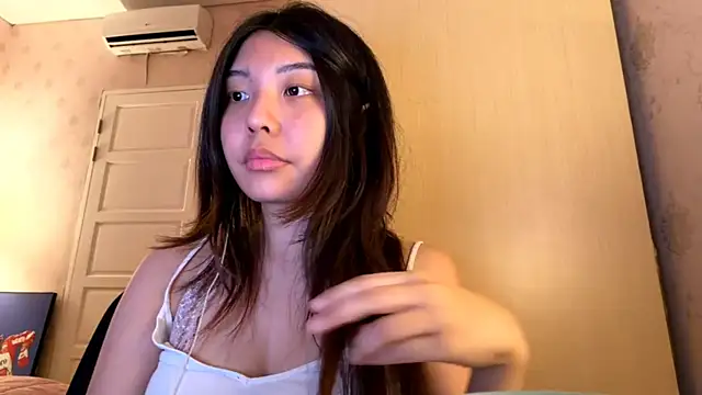 MinnaHannaman online show from 04.17.26