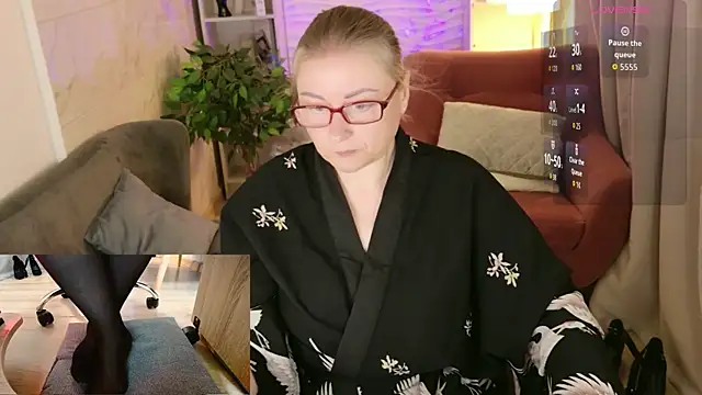 Snapshot of Alexandra_Kind chatting on 06.30.26 Alexandra Kind online show from 06.30.26
