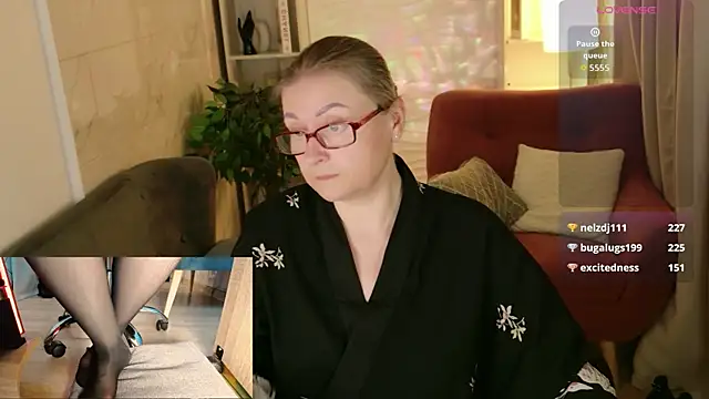 Snapshot of Alexandra_Kind chatting on 07.01.26 Alexandra Kind online show from 07.01.26