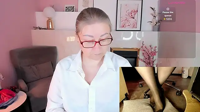 Snapshot of Alexandra_Kind chatting on 07.16.26 Alexandra Kind online show from 07.16.26