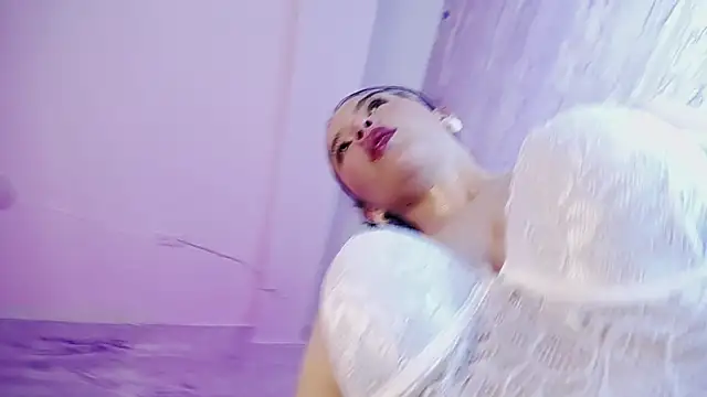 Liah Moretti online show from 04.17.26