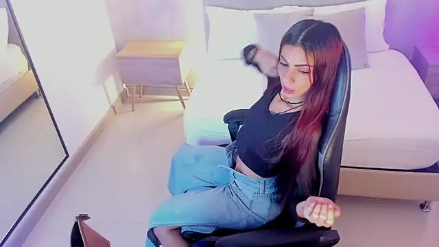 Snapshot of marylin_gold chatting on 05.27.26 marylin gold online show from 05.27.26