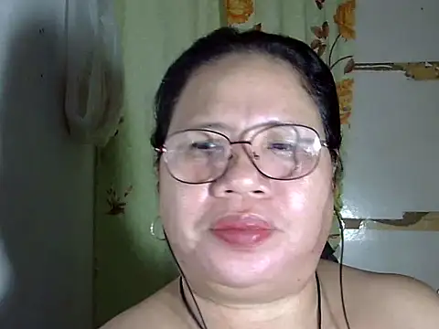 Snapshot of HottyCurlyPeanut chatting on 05.11.26 HottyCurlyPeanut online show from 05.11.26