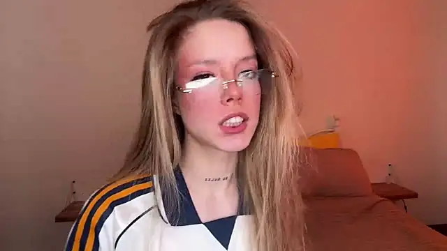 Catrinee online show from 06.07.26