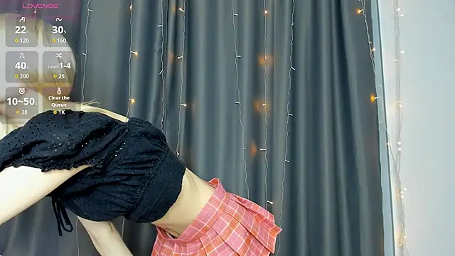 SophiaDarsly online show from 04.18.26