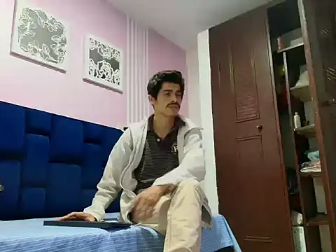 taylor Stele online show from 05.12.26