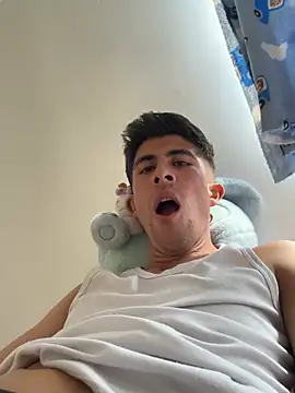 Snapshot of Luis-avatar chatting on 04.15.26 Luis-avatar online show from 04.15.26