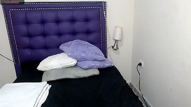 Snapshot of lunadreadd chatting on 04.26.26 lunadreadd online show from 04.26.26