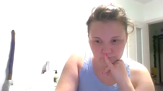 Snapshot of Nodarell chatting on 07.25.26 Nodarell online show from 07.25.26