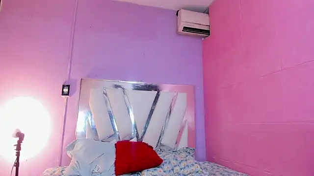 Snapshot of kiara_sexyhot chatting on 05.31.26 kiara sexyhot online show from 05.31.26