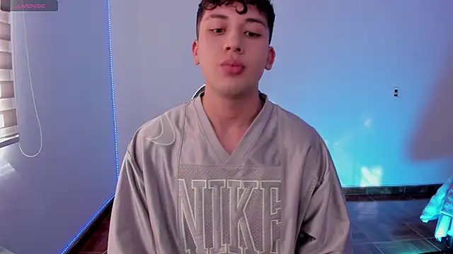 Snapshot of OLIVER_K chatting on 05.15.26 OLIVER K online show from 05.15.26