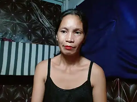 Snapshot of Honeychel chatting on 04.27.26 Honeychel online show from 04.27.26